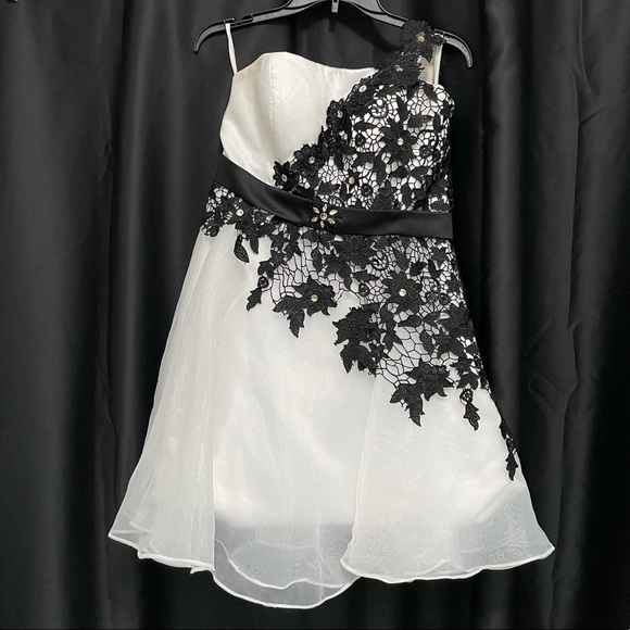 Single shoulder, satin bottom - Picture 1 of 2